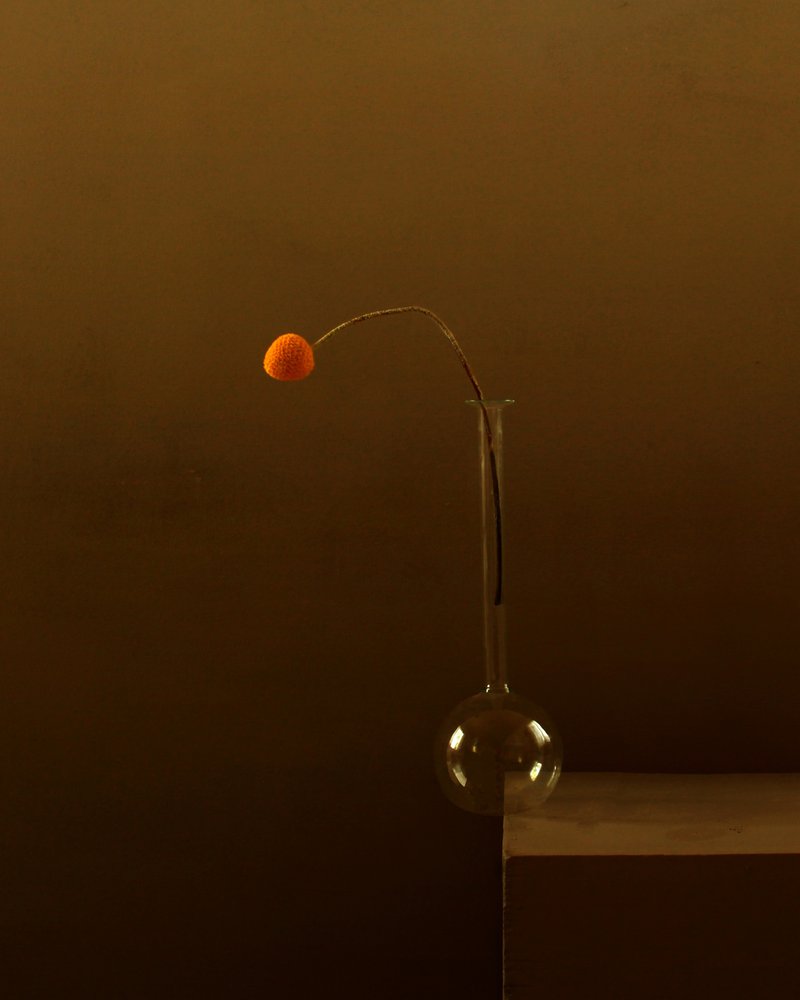 Minimalistisk appelsinblomst af Margaret Halaby