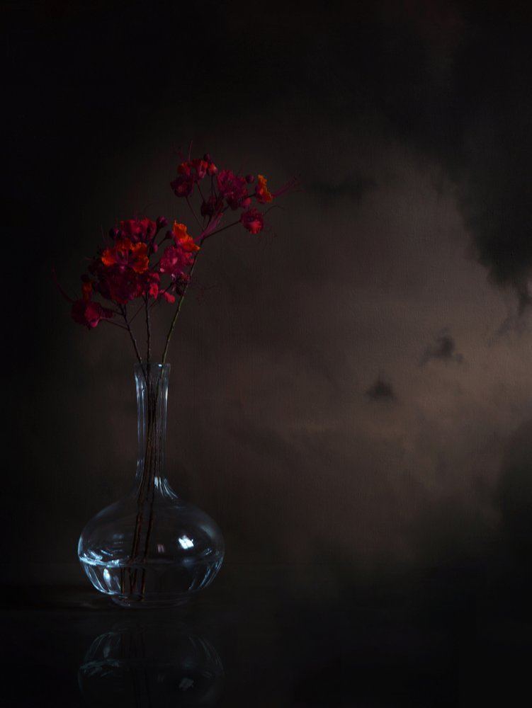 Stemningsfulde røde blomster af Margaret Halaby