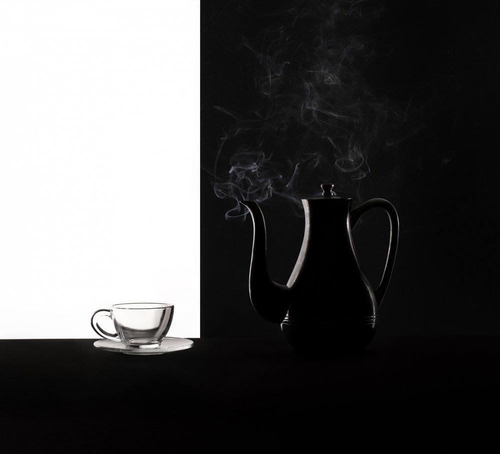 Kontrasten mellem dampende kaffe af Margareth Perfoncio