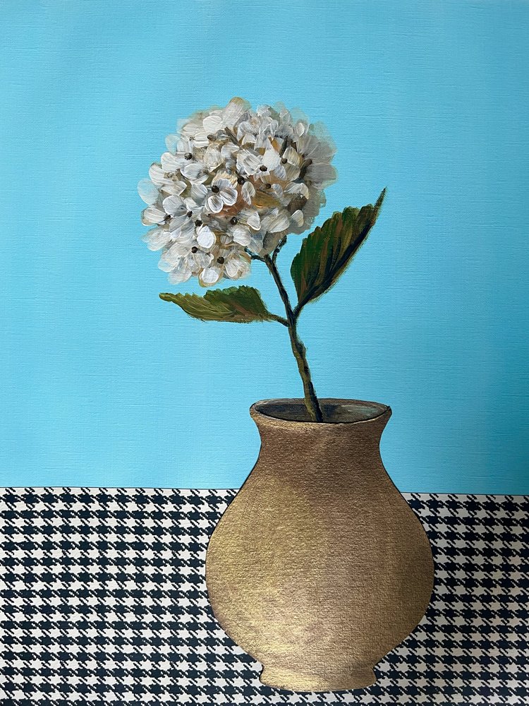 Hvid blomstervase i guld af Marina Kozyr