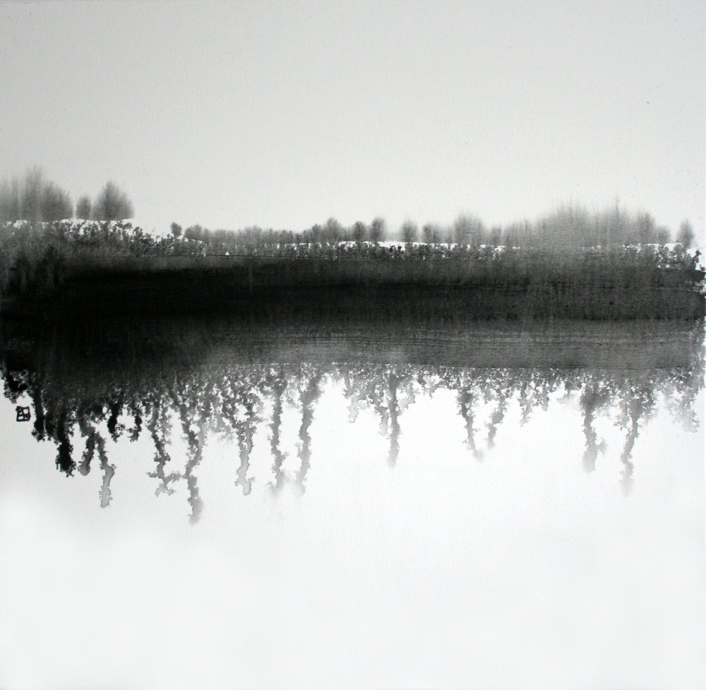 Monokrom skovrefleksion af Marina Nelson