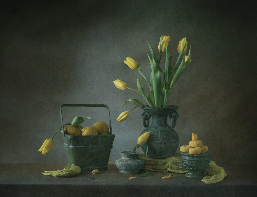 Gyldne tulipaner og citroner af May G
