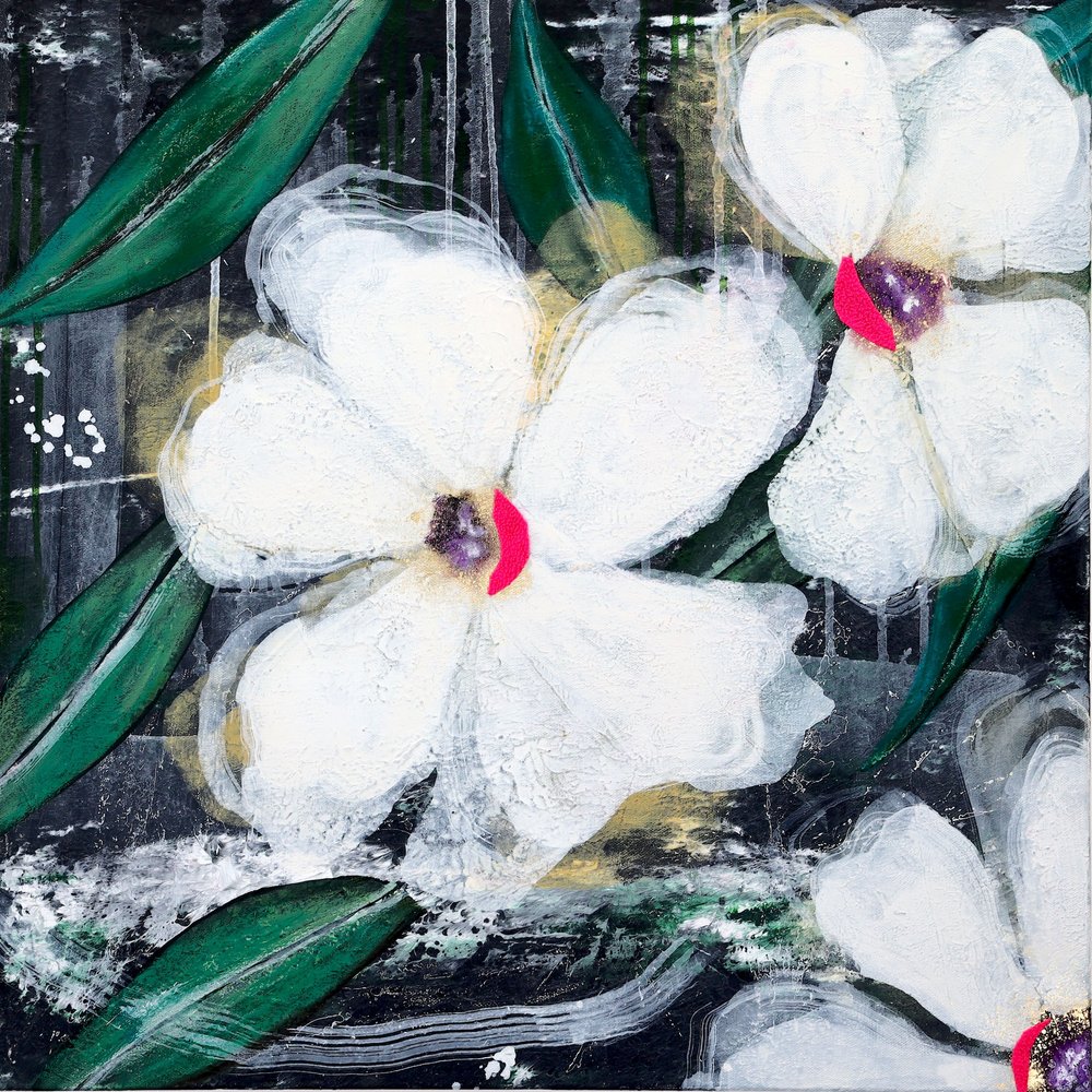 Hvide abstrakte blomster af Poonam Choudhary