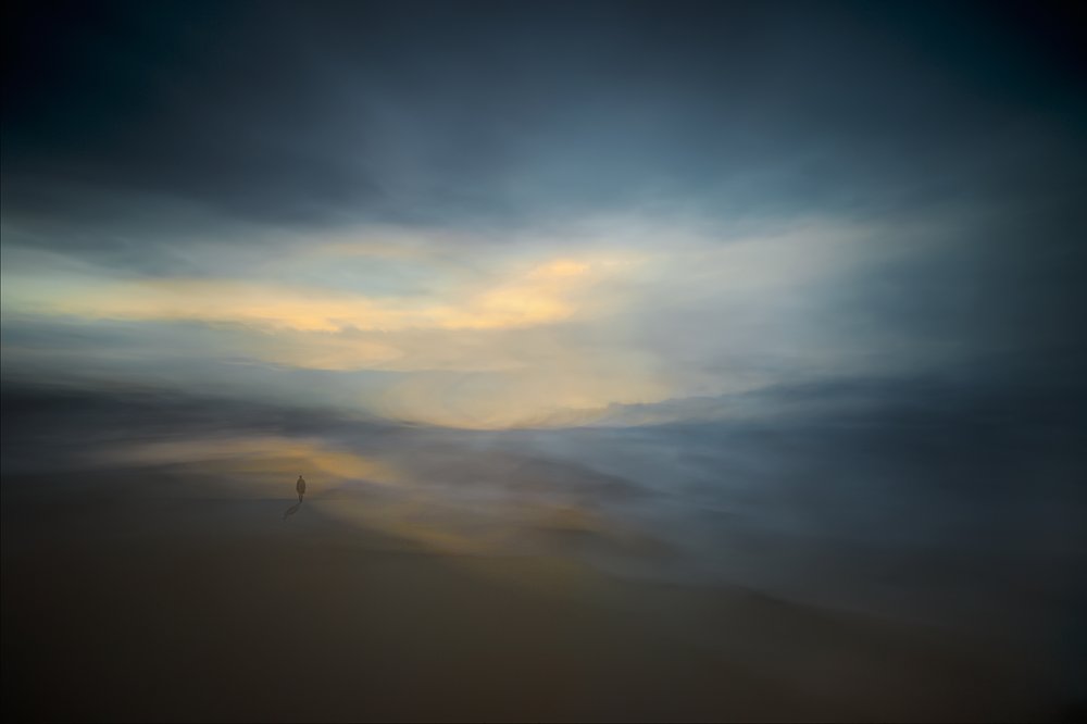 Misty Beach – Ensomhed af Santiago Pascual Buye