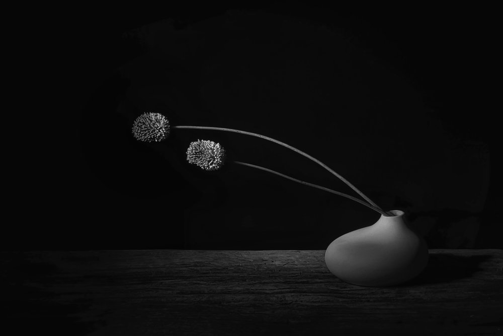 Elegant blomsterstilleben af Saskia Dingemans