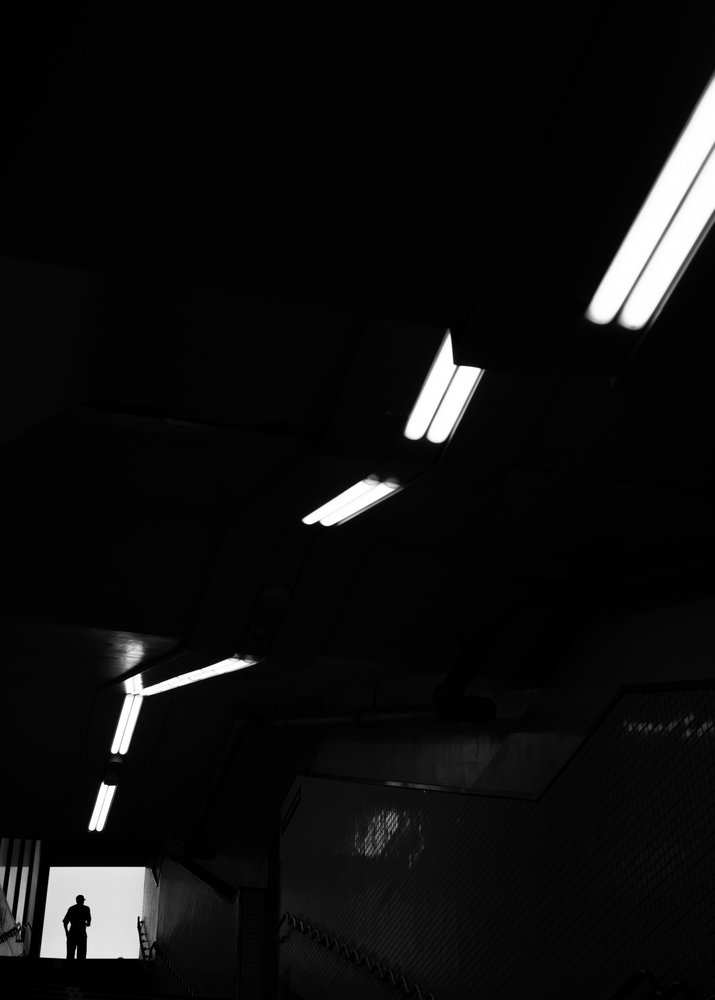 Mørk tunnel, lys udgang af Satoshi Hata