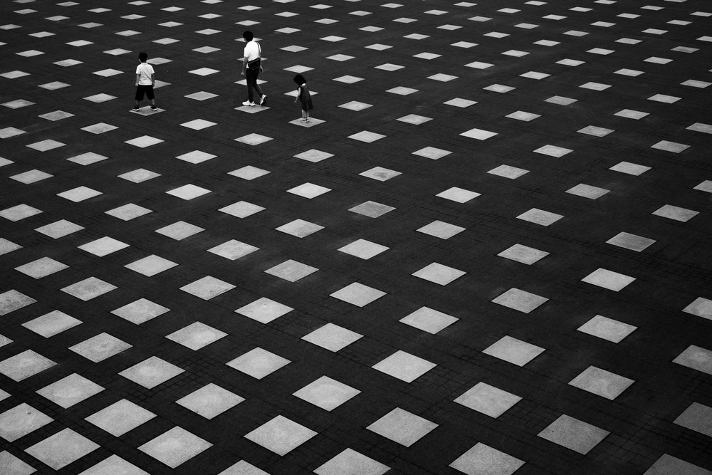 Mennesker på geometrisk grund af Satoshi Hata