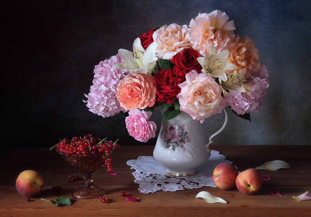 Frodigt blomsterstilleben af Tatyana Skorokhod