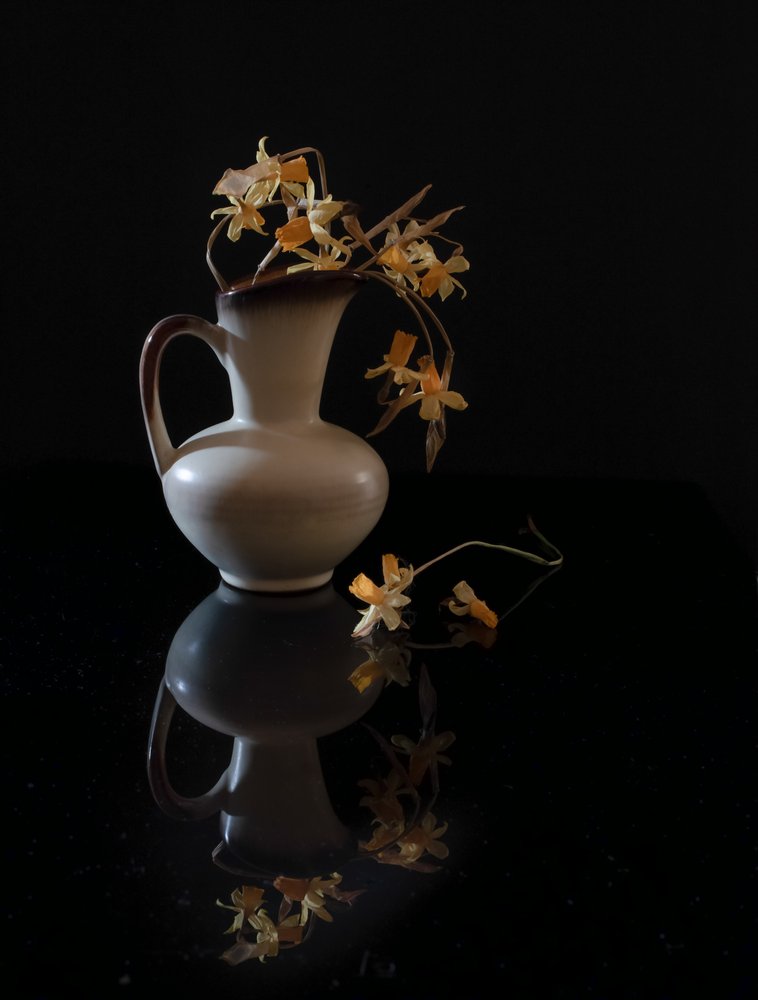 Elegant blomsterstilleben af Yuanwei Zuo APA