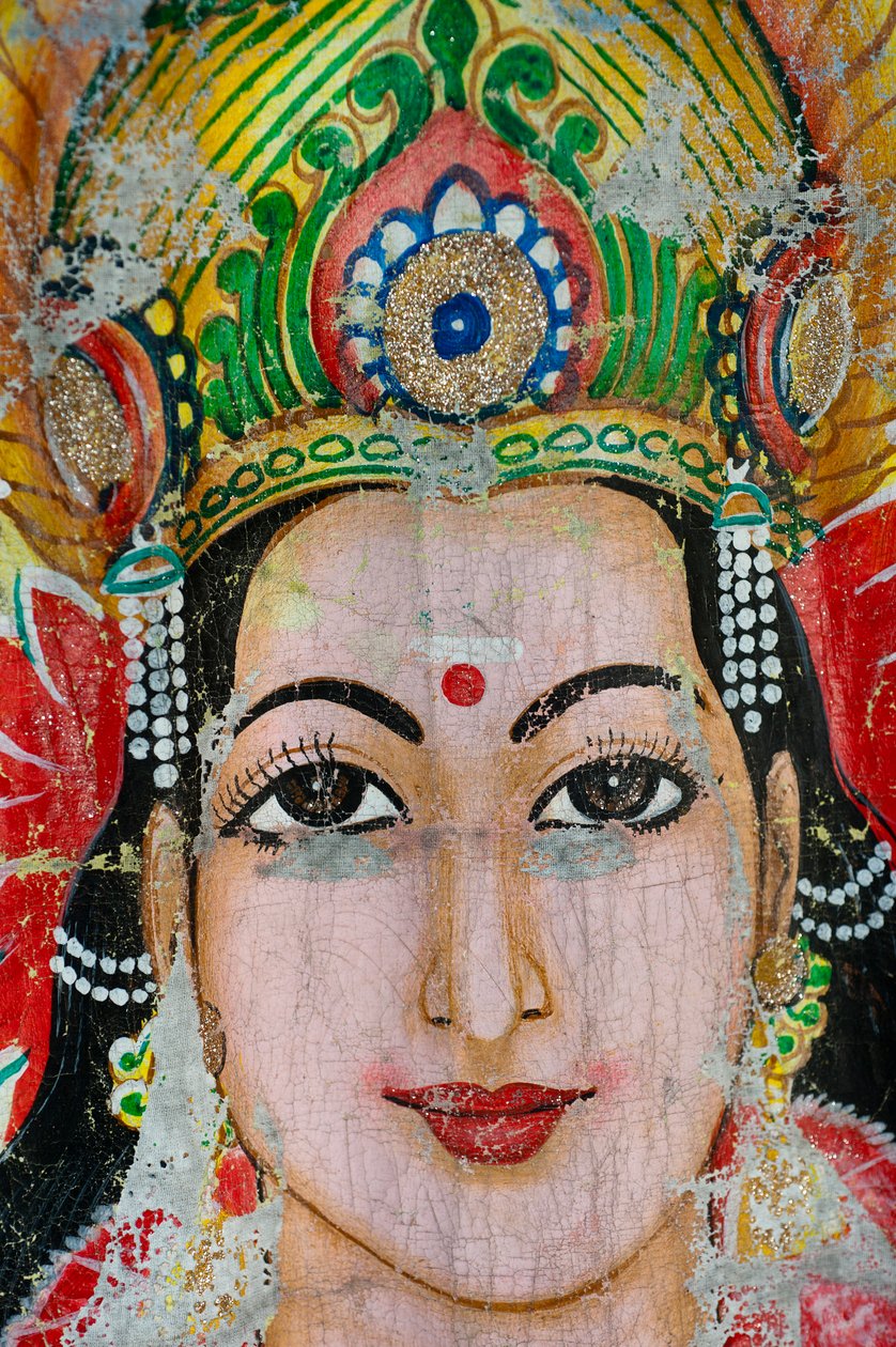 Et maleri af en hinduistisk gudinde, på væggen af et tempel, i landsbyen Tirukovil, på østkysten, Sri Lanka. 29. maj 2010. af Unknown