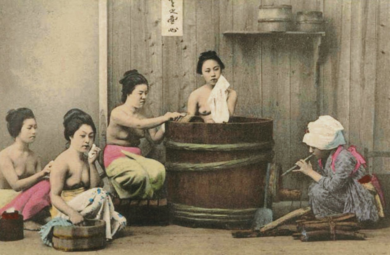 Vaskehus i Japan, ca. 1880 (håndfarvet albuminfoto) af Unknown