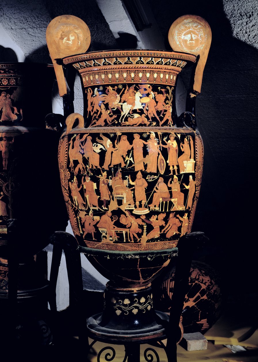 Apulisk rødfiguret volute-krater dekoreret med scener af en persisk konge og hans rådgivere, der lytter til en budbringer, en personifikation af Grækenland og Asien foran Zeus og kejserens undersåtter foran en af Darius Painter