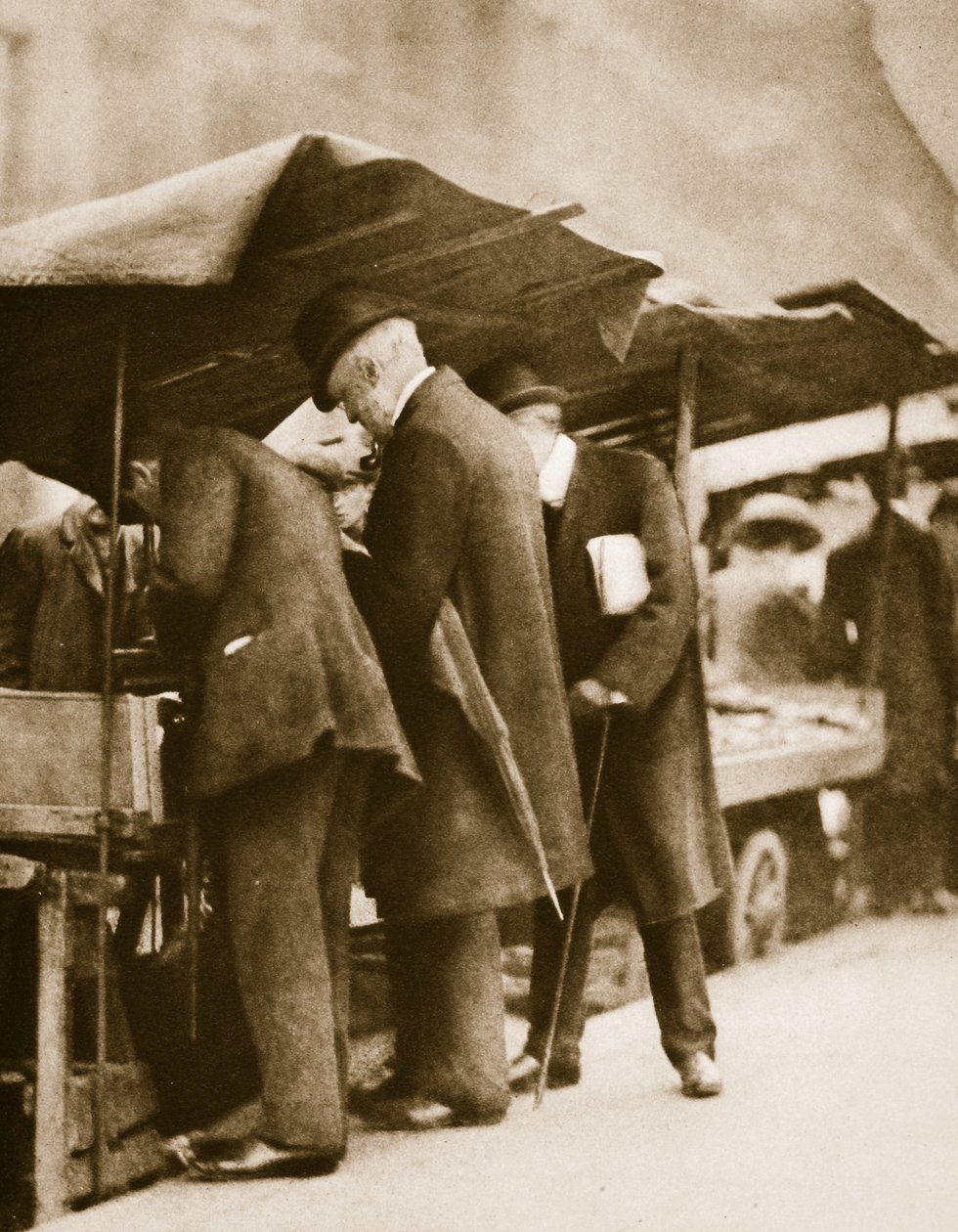 En bogbod på Farringdon Road Market (sepia foto) af English Photographer