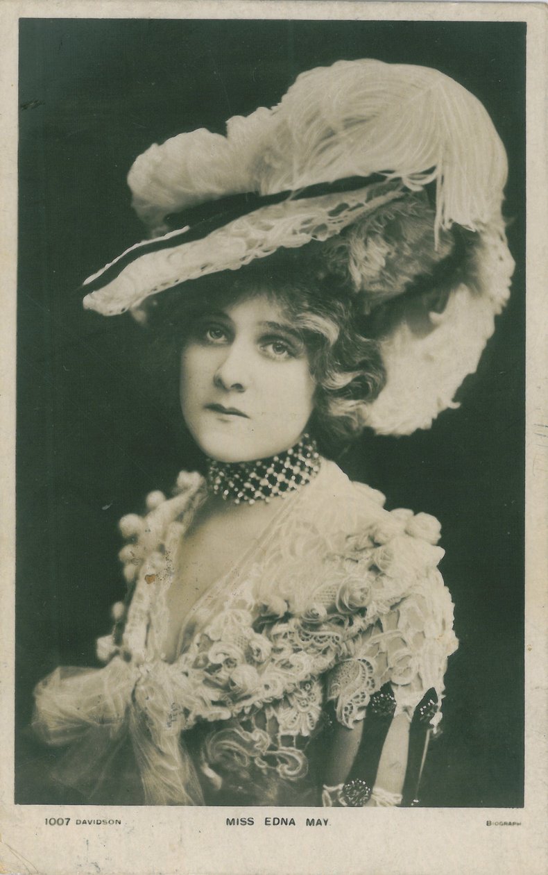 Berømtheder på scenen: Miss Edna May, ca. 1903-08 af English Photographer