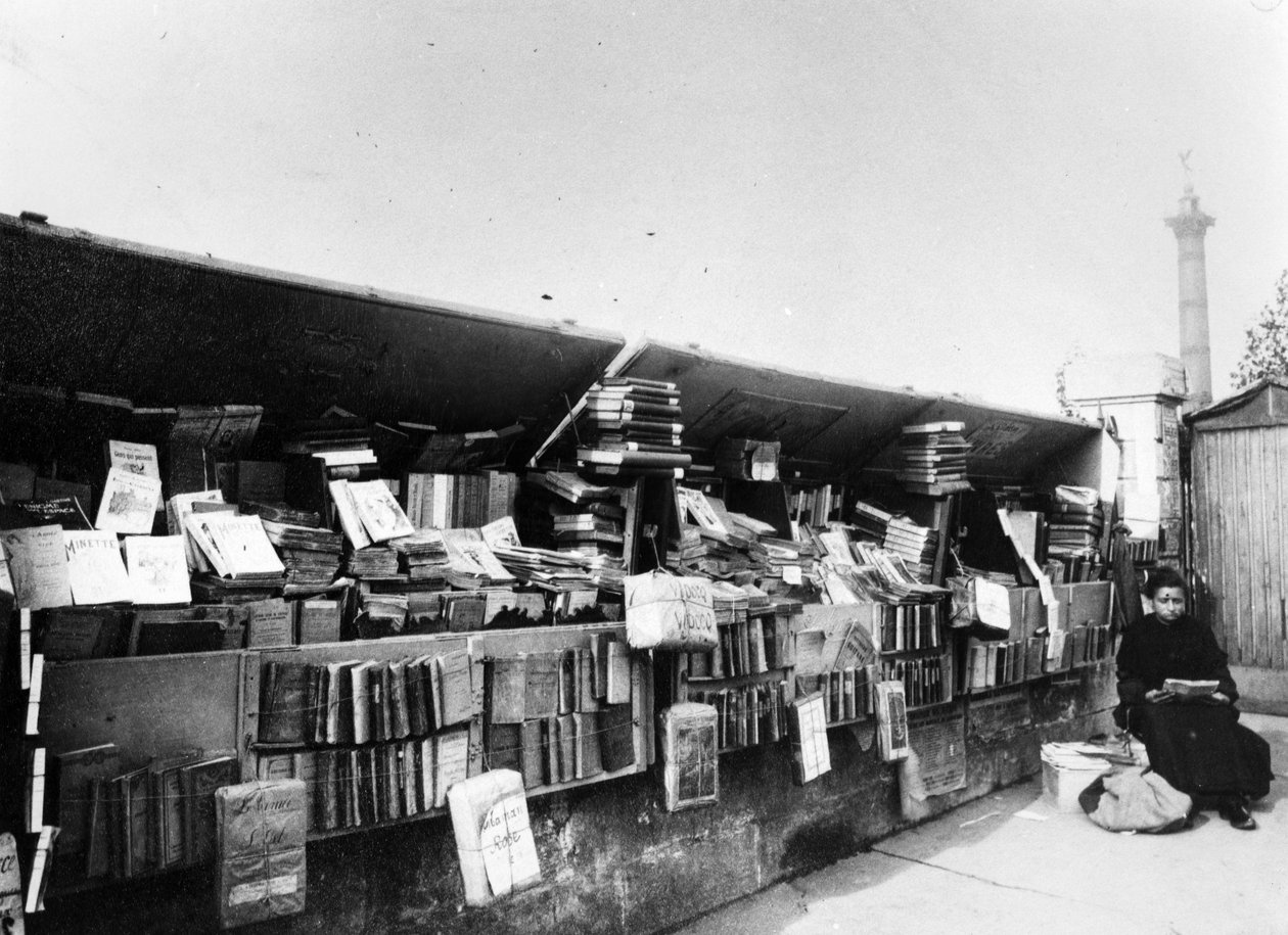 Bouquiniste ved siden af floden Seinen i Paris, ca. 1900 af French Photographer