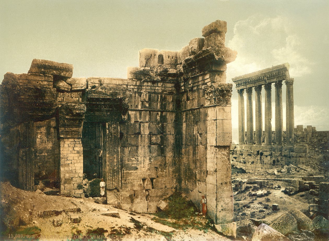Jupitertemplets døråbning, Baalbek, ca. 1880-1900 (fotokrom) af Swiss Photographer