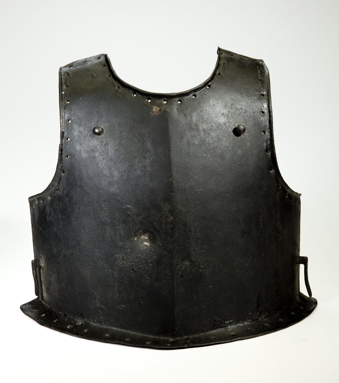 Brystskjold til en Harquebusier, ca. 1625-50 (jern & sort maling) af (attr.to) German School