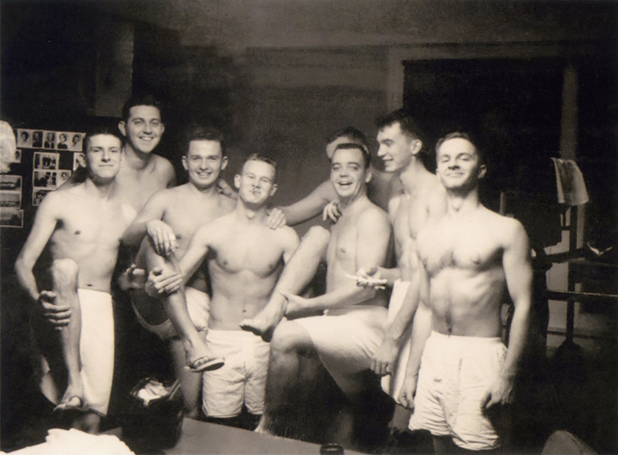 Amerikanske soldater i omklædningsrummet, ca. 1942 af Unknown
