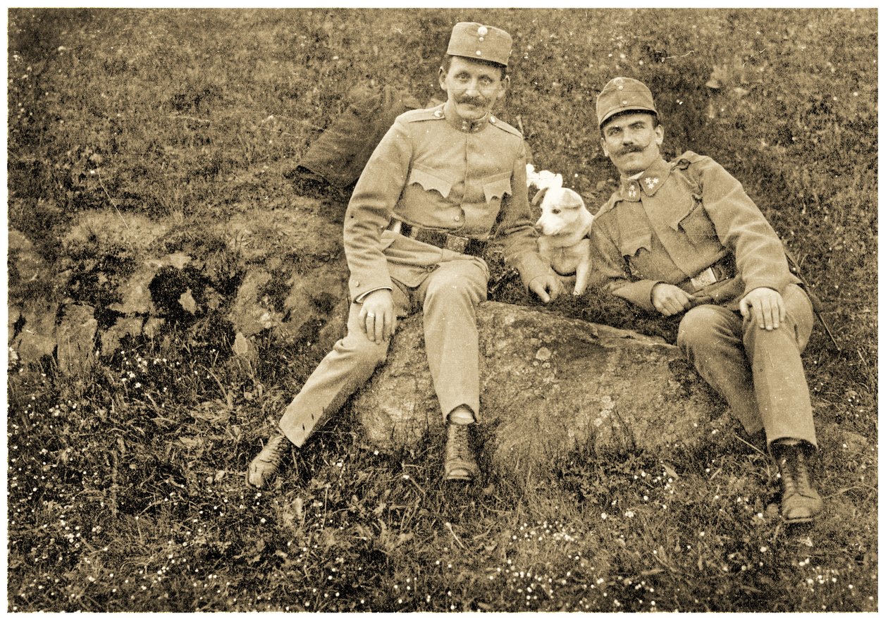Østrigske soldater med hund, 1914-18 af Unknown