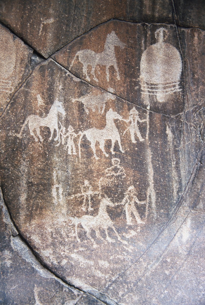 Billeder af dyr og symboler er blandt de 30.000 helleristninger nær landsbyen Chilas i Karakoram-bjergkæden i det nordlige Pakistan. af Unknown