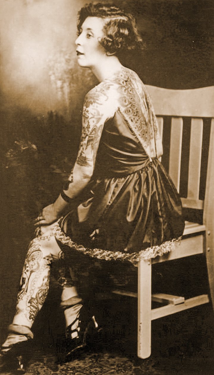 Portræt af en tatoveret kvinde, ca. 1895 (Sepia Photo) af Unknown