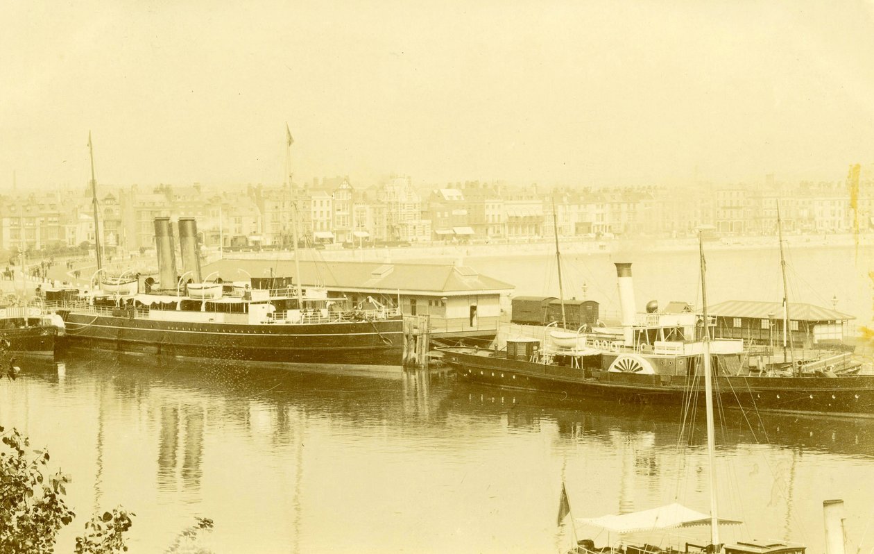 Udsigt over dampskibe i Weymouth havn, ca. 1903 af Unknown
