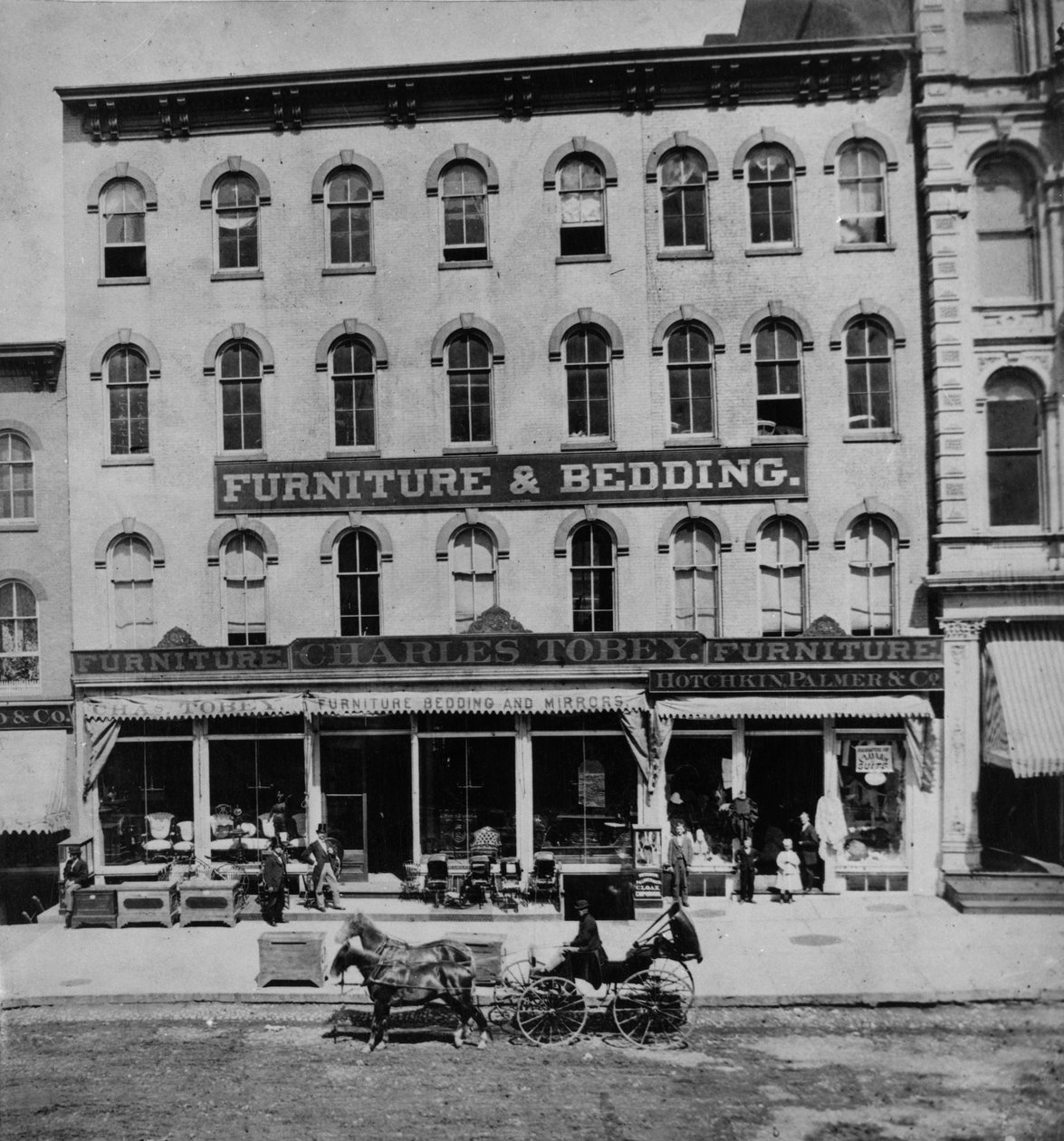 Charles Tobey møbler og sengetøj på 87-89-91 State Street, Chicago, ca. 1869 af American Photographer