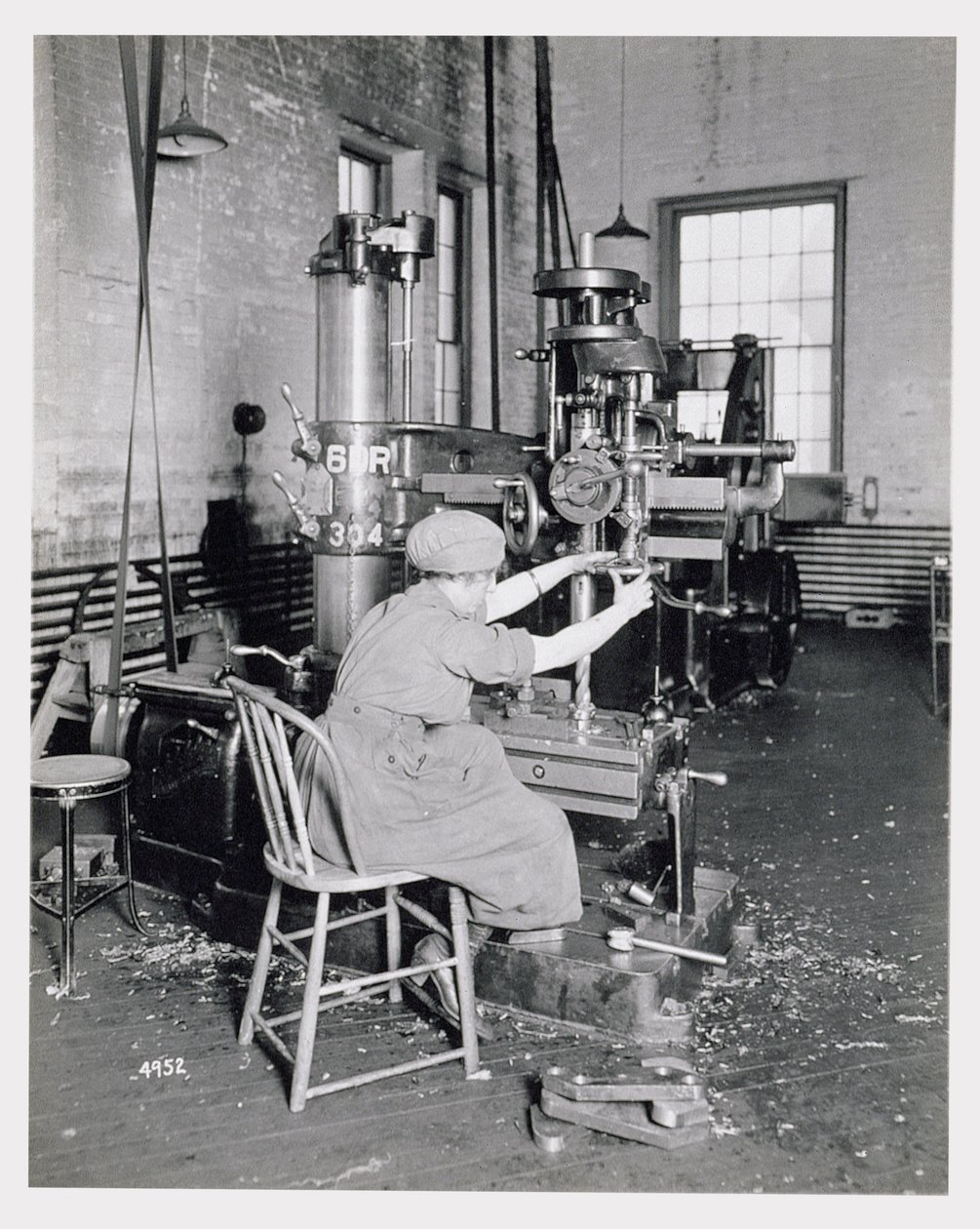 Kvindelig arbejder på en fabrik under Første Verdenskrig, ca. 1917 af American Photographer