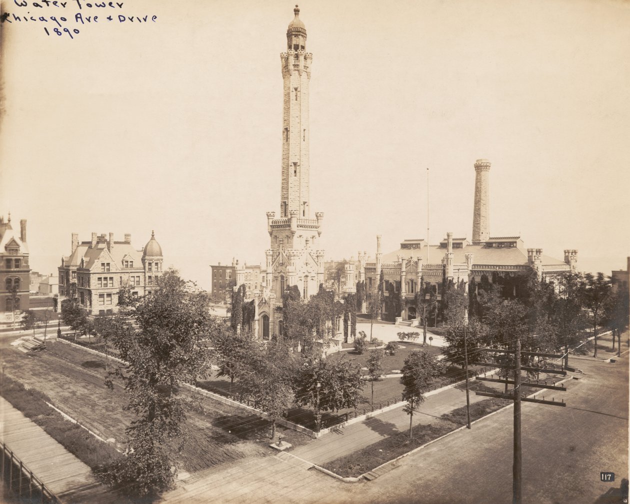 Udsigt over Chicago Avenue Water Tower og Pumping Station, Chicago, 1890 af American Photographer