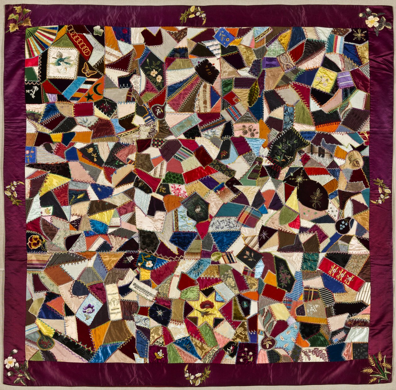 Crazy Quilt, 1884 (silke og fløjl) af American School