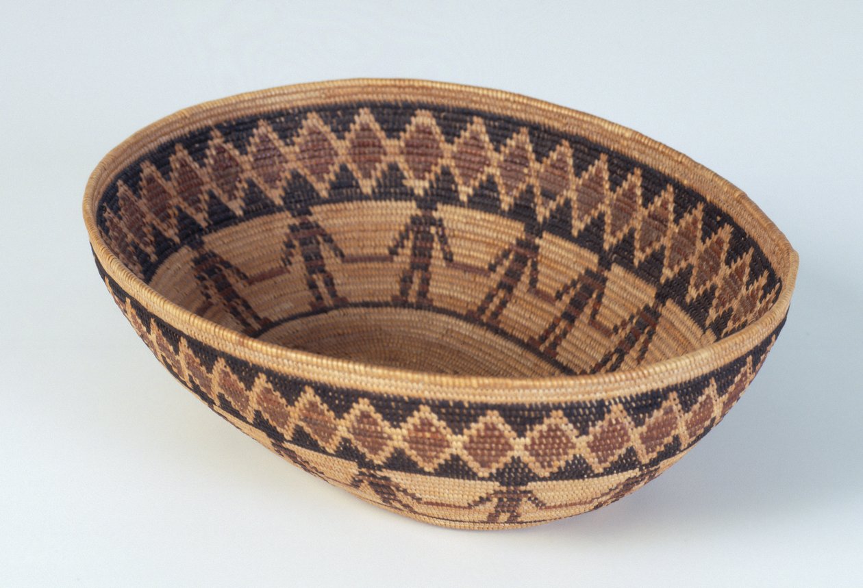 Oval Basket, Yokuts Culture, ca. 1990-15 (skinnepilestænger, savrod, bragnebregnerod og rødknop) af American School