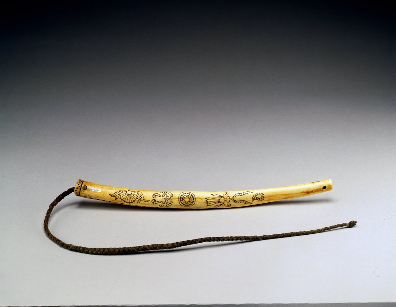 Quirt, indgraveret elggevir, Crow Nation, ca. 1840 (ben) (se også 434925) af American School
