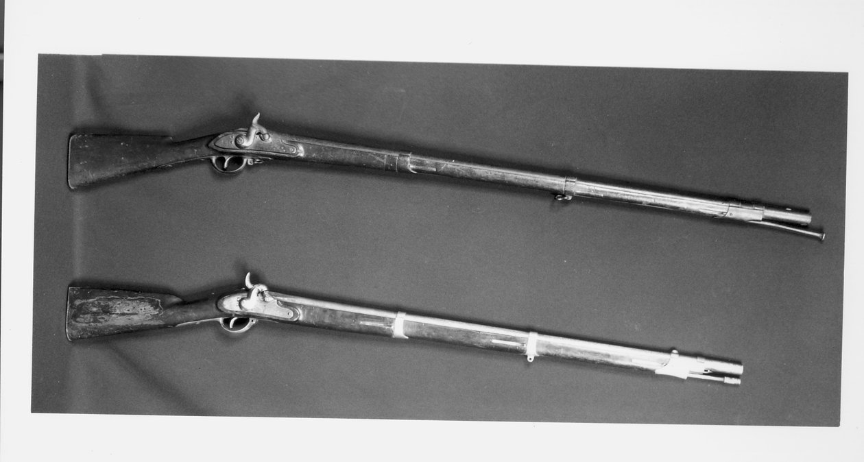 To musketter brugt af John Browns mænd på Harpers Ferry, lavet af en Virginia-producent, 1812 af American School