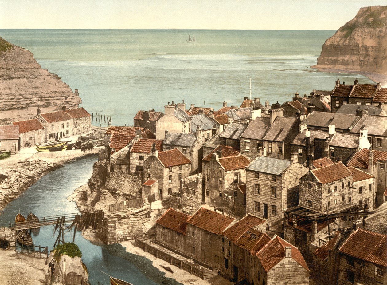 Staithes Village nær Whitby, Yorkshire, pub. ca. 1890 - 1900 (kromolitografi) af English Photographer
