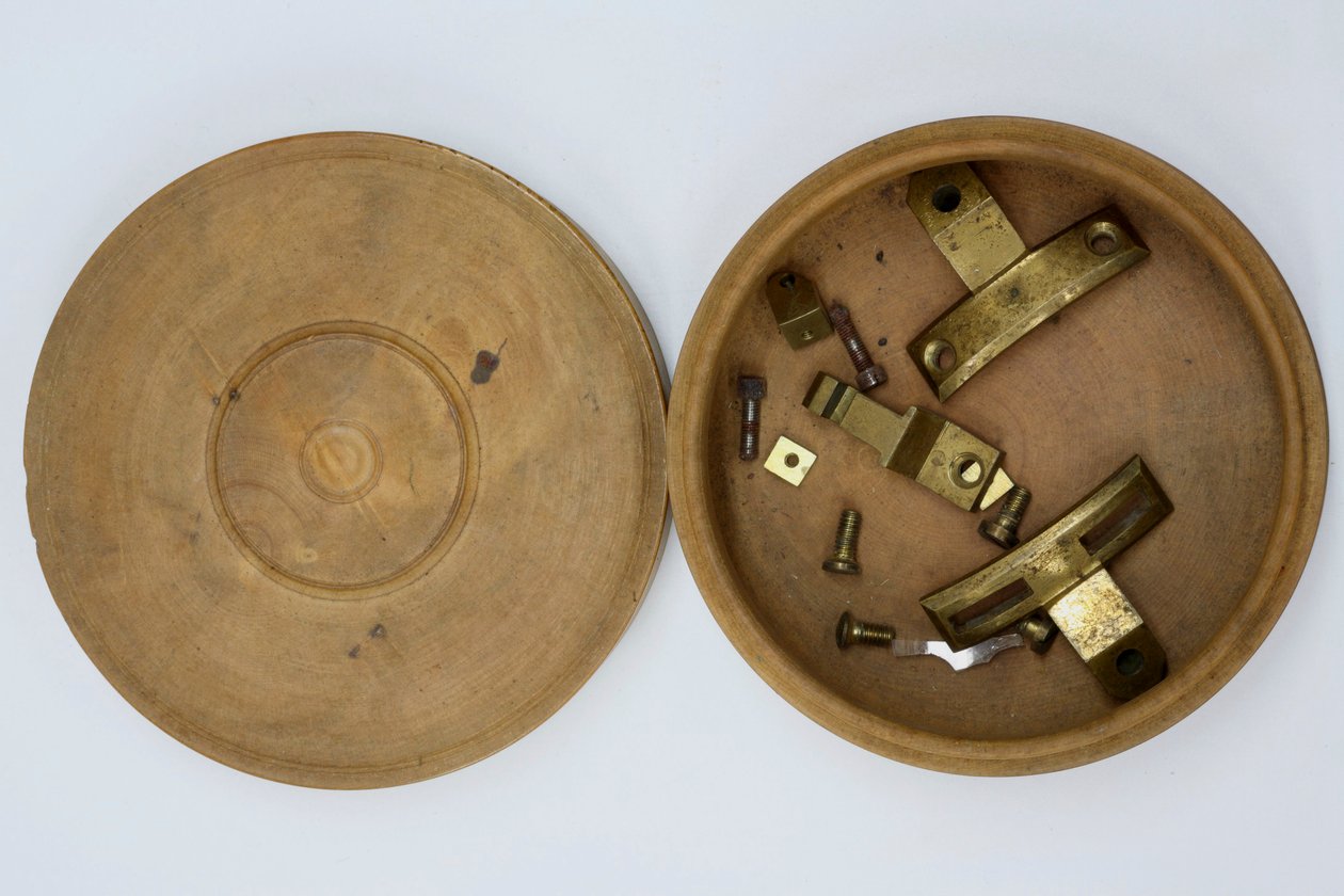 Beslag på Cumming-uret, ca. 1767 (metal) af English School