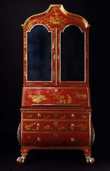 Bureau bogreol, engelsk, o.1700 (rød japanning) af English School