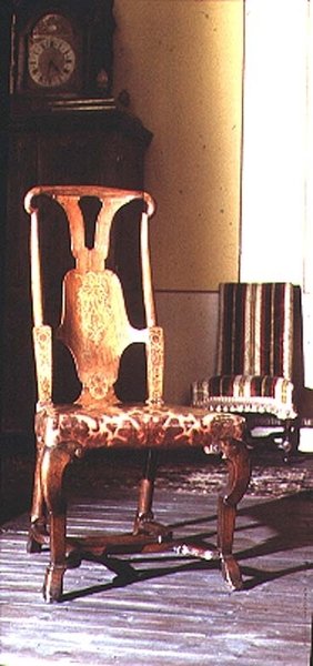 Stol, ca.1710 (valnød) af English School