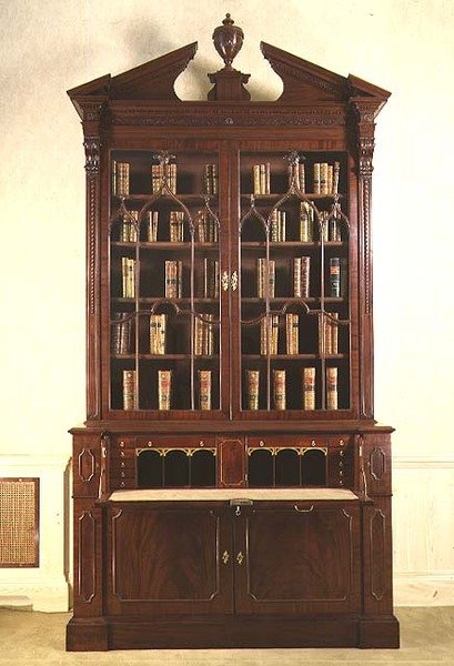 Chippendale bogreol med knækket panel og gotisk staffering, ca. 1760 af English School
