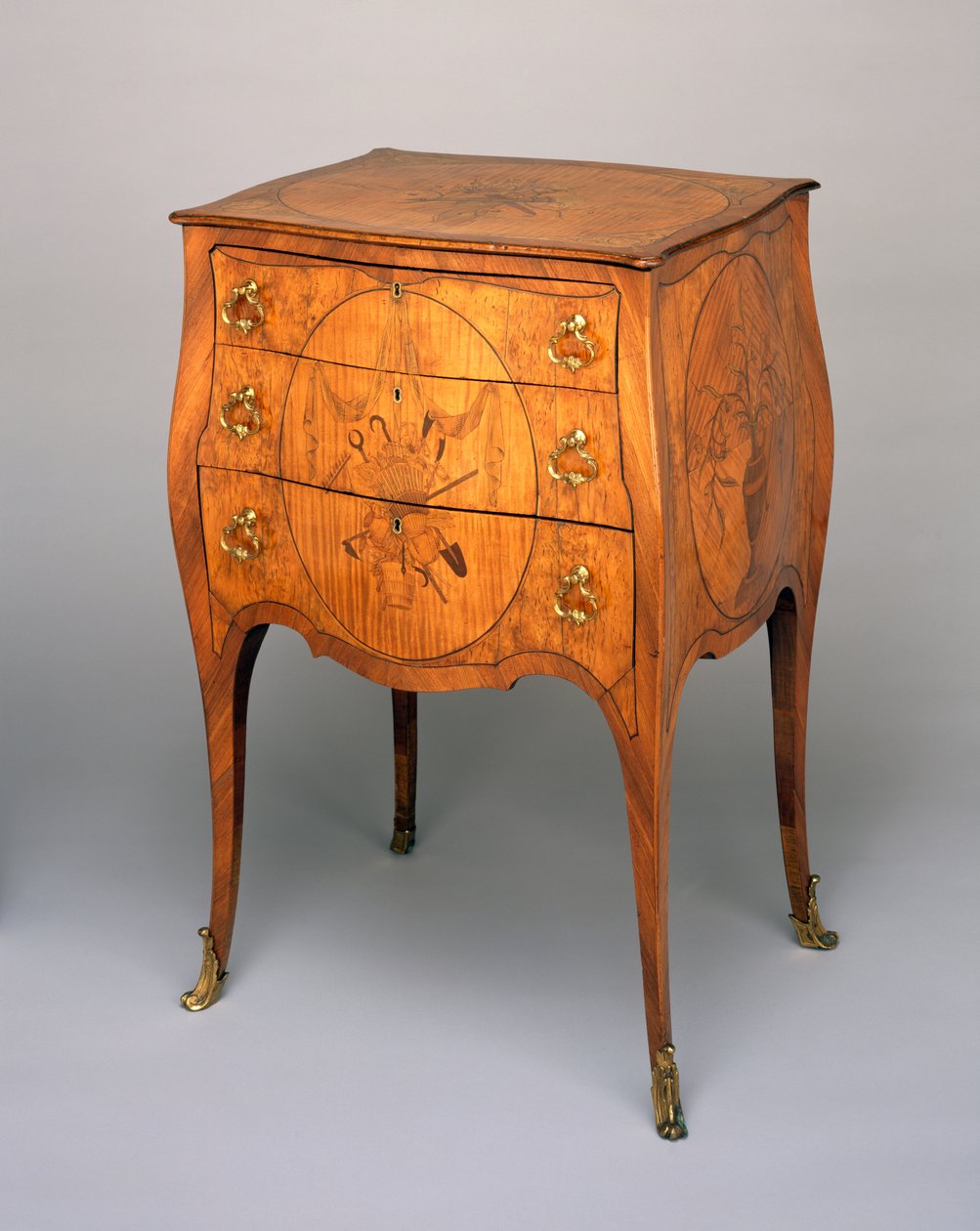 Kommode, ca. 1770 (mahognitræ, palisander, calamander og ormolu) af English School