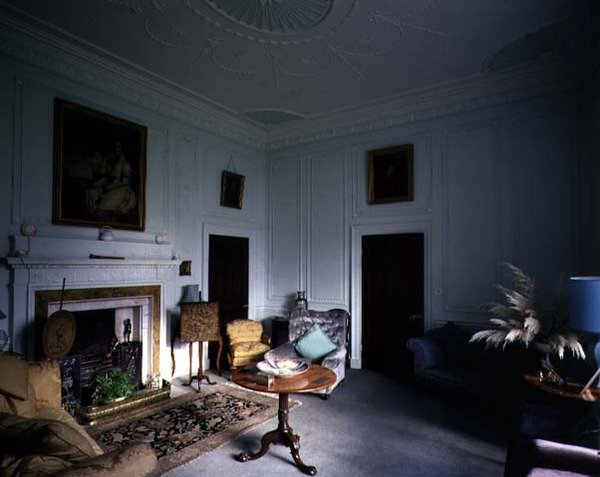 Salong med neoklassisk frise af musikinstrumenter, Belle Isle, Windermere, Cumbria af English School