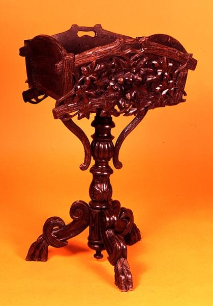 Jardiniere, ca. 1830 (udskåret eg) (for forskellige visninger, se også 147809 og 147810) af English School