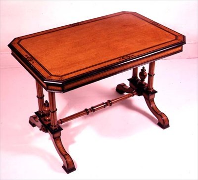 Biblioteksbord o.1870 (amboyna træ indlagt med ibenholt) af English School