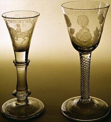LtoR: Hannoveransk glas til minde om slaget ved Boyne, 1690; jakobitisk glas graveret med portræt af Bonnie Prince Charlie (1720-88) (glas) af English School