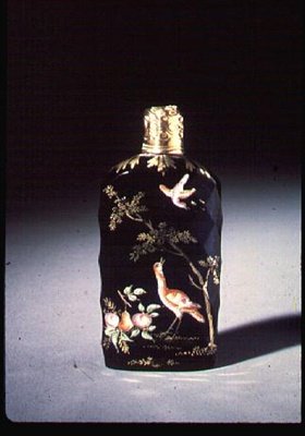Duftflaske, blæst, skåret, emaljeret og forgyldt, tilskrevet Bristol, ca. 1770 (glas) af English School