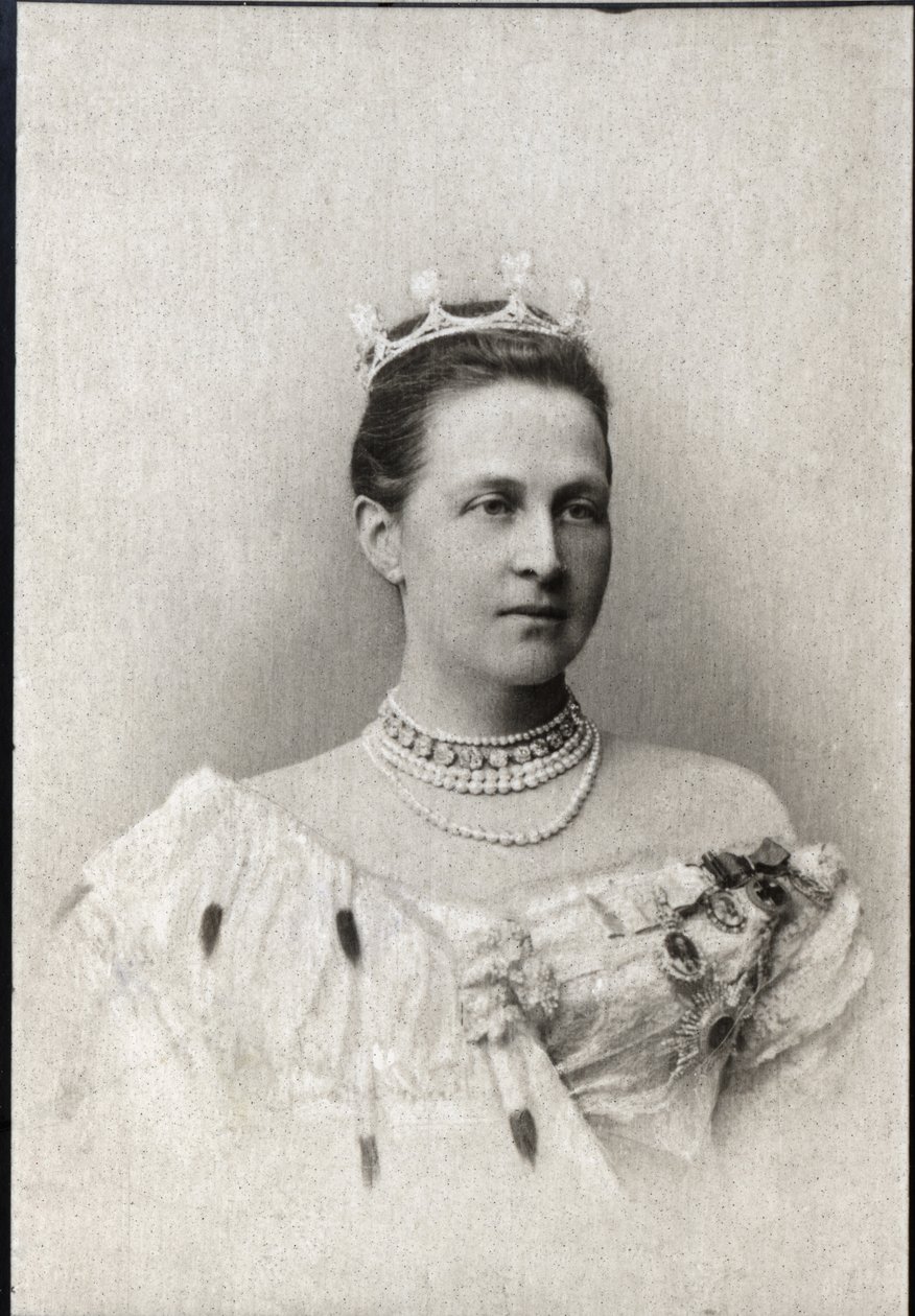Portræt af Olga Konstantinovna af Rusland (1851-1926), dronning af Grækenland. af French Photographer