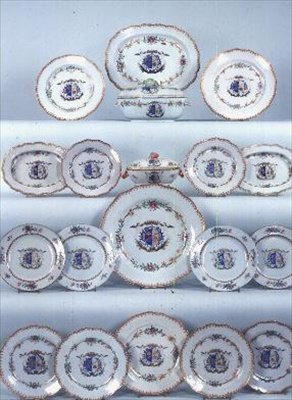 Famille Rose armorial del middagsservice til det franske marked med våben fra Garnier de Fourgeray (keramik) af French School