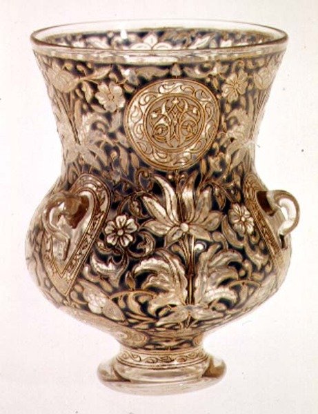 Hængelampe med forgyldt og emaljeret dekoration i islamisk stil af Joseph Brocard, 1878 (glas) af French School