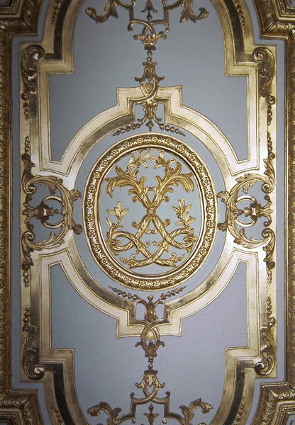 Sammenflettet monogram af Ludvig XIV fra indersiden af lukkeren i Kings Bedroom, ca. 1701 (forgyldt træ) af French School