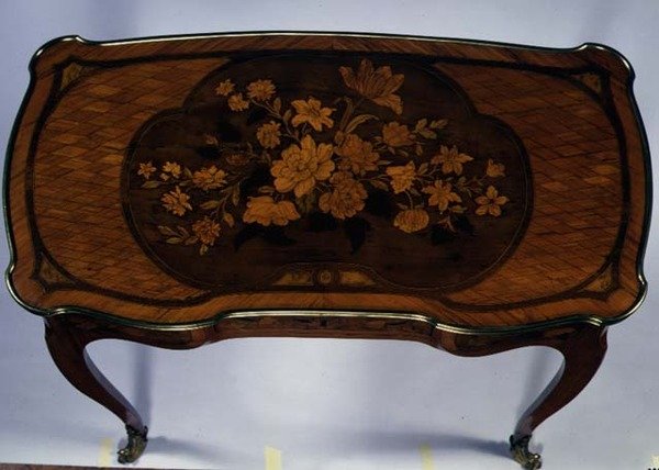 Dameskrivebord med glidende bordplade, stemplet med Versailles-mærke, attr. til J.F.Oeben (d.1763) ca.1755 af French School