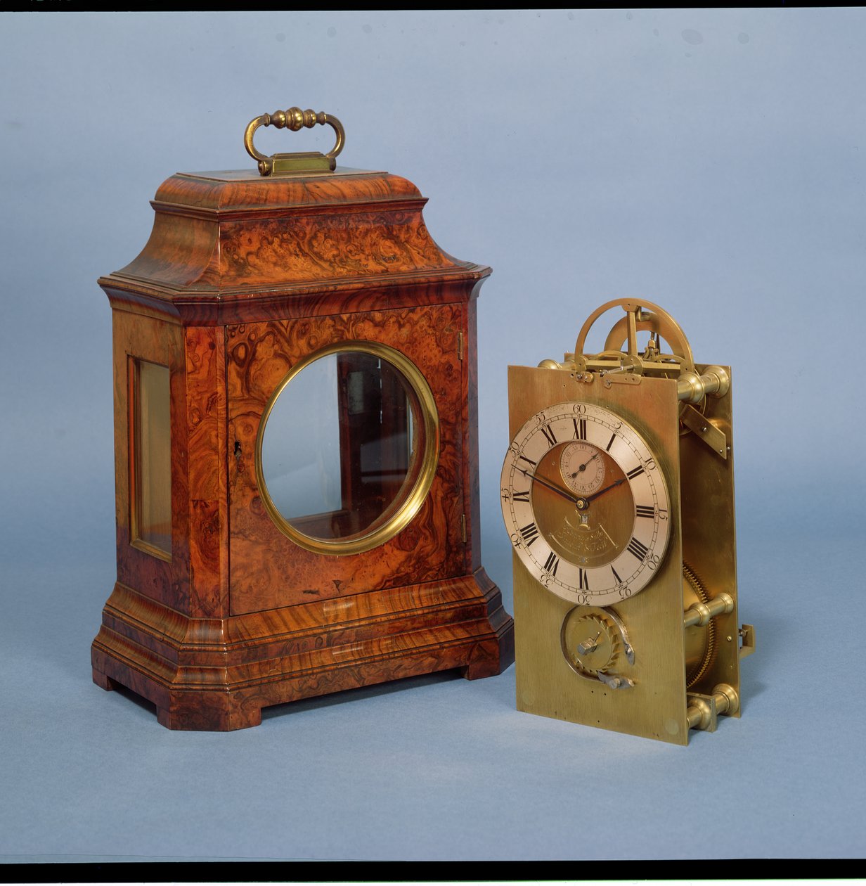 Marineur, i et burr valnød etui med bærehåndtag, messing urskive med sølvfarvet timecirkel og sekunder urskive, af Henry Sully, ca. 1724 (messing & valnød) af French School